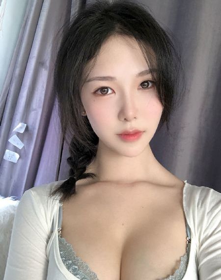 日韩牛仔裤美女_蓝光神马在线观看